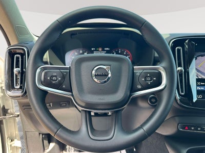 2022 Volvo XC40 Momentum