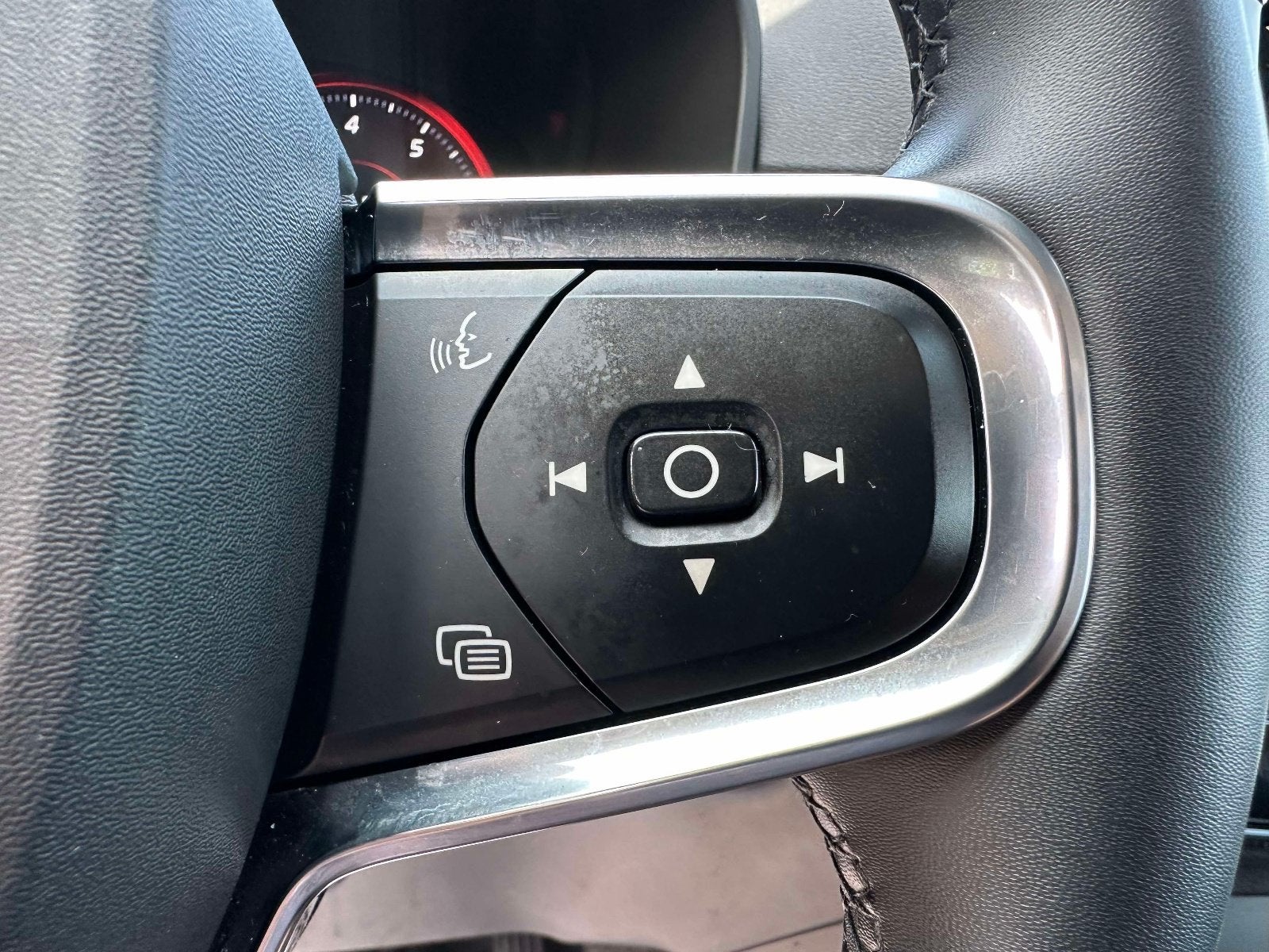 2022 Volvo XC40 Momentum