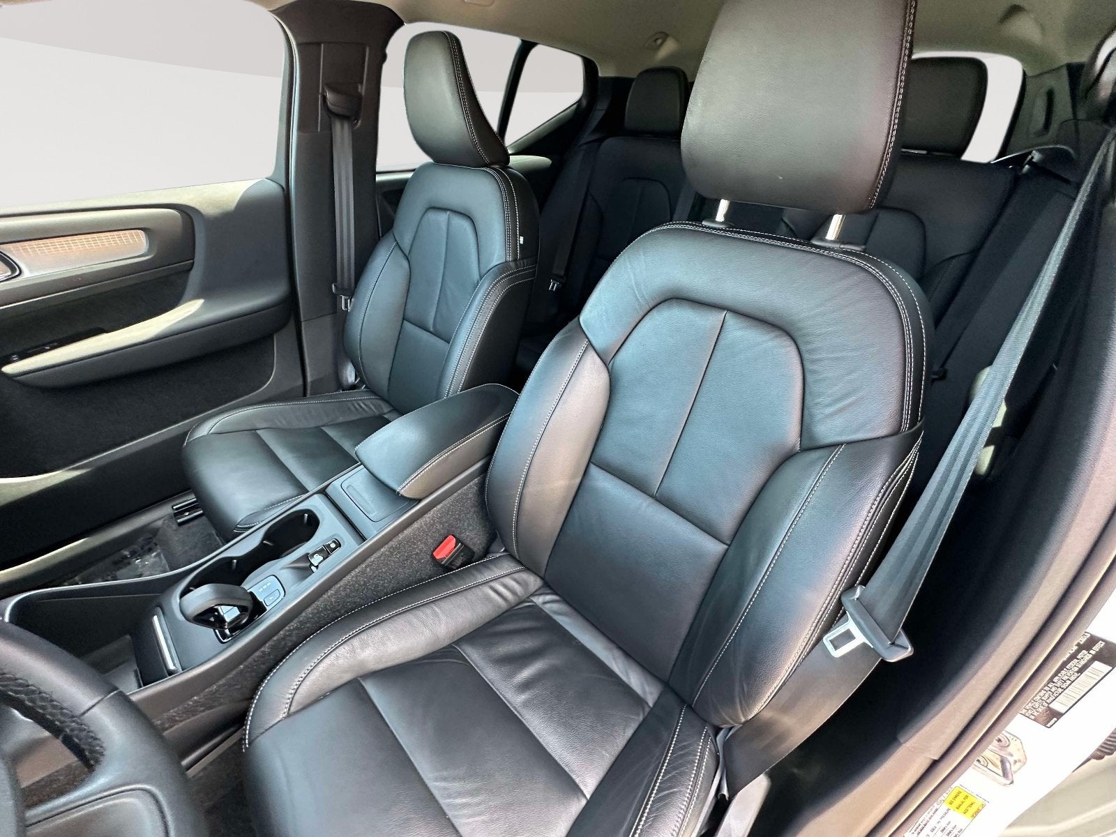 2022 Volvo XC40 Momentum