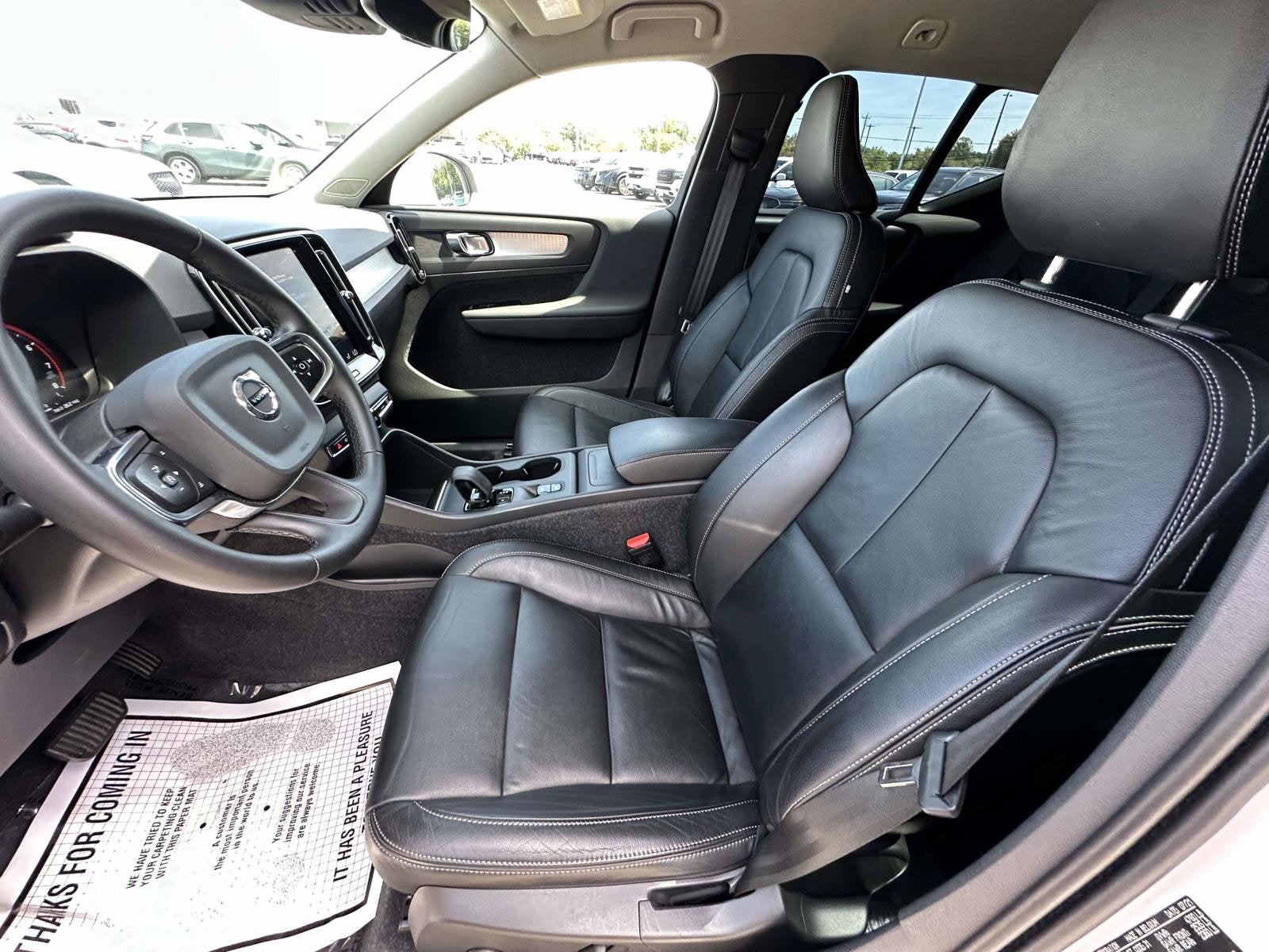 2022 Volvo XC40 Momentum