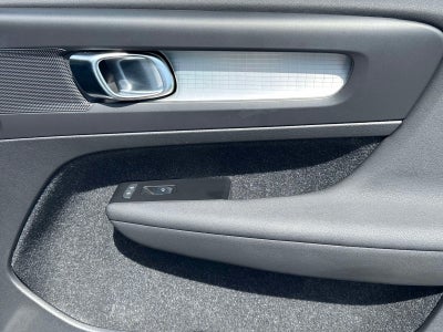 2022 Volvo XC40 Momentum