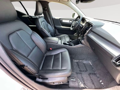 2022 Volvo XC40 Momentum