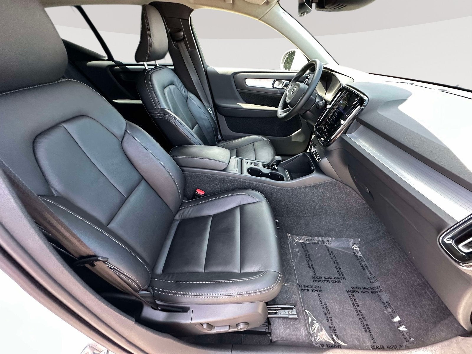 2022 Volvo XC40 Momentum