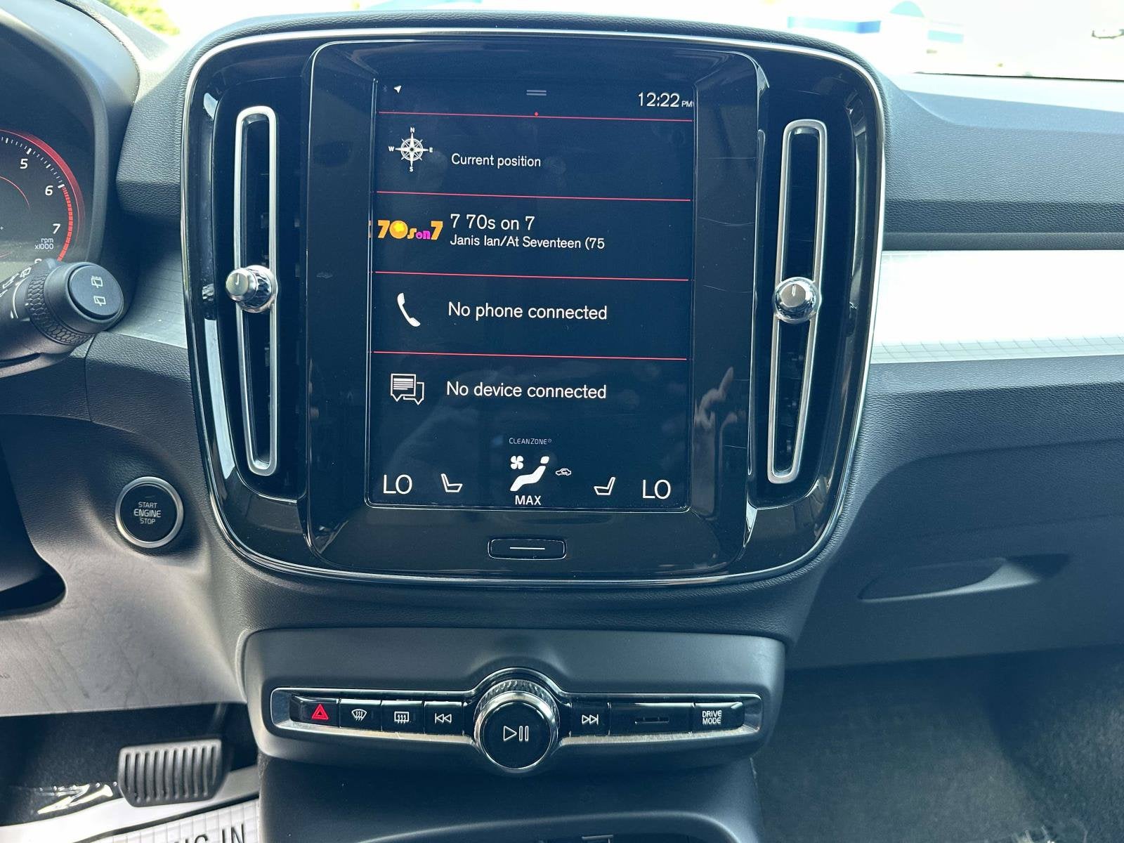 2022 Volvo XC40 Momentum