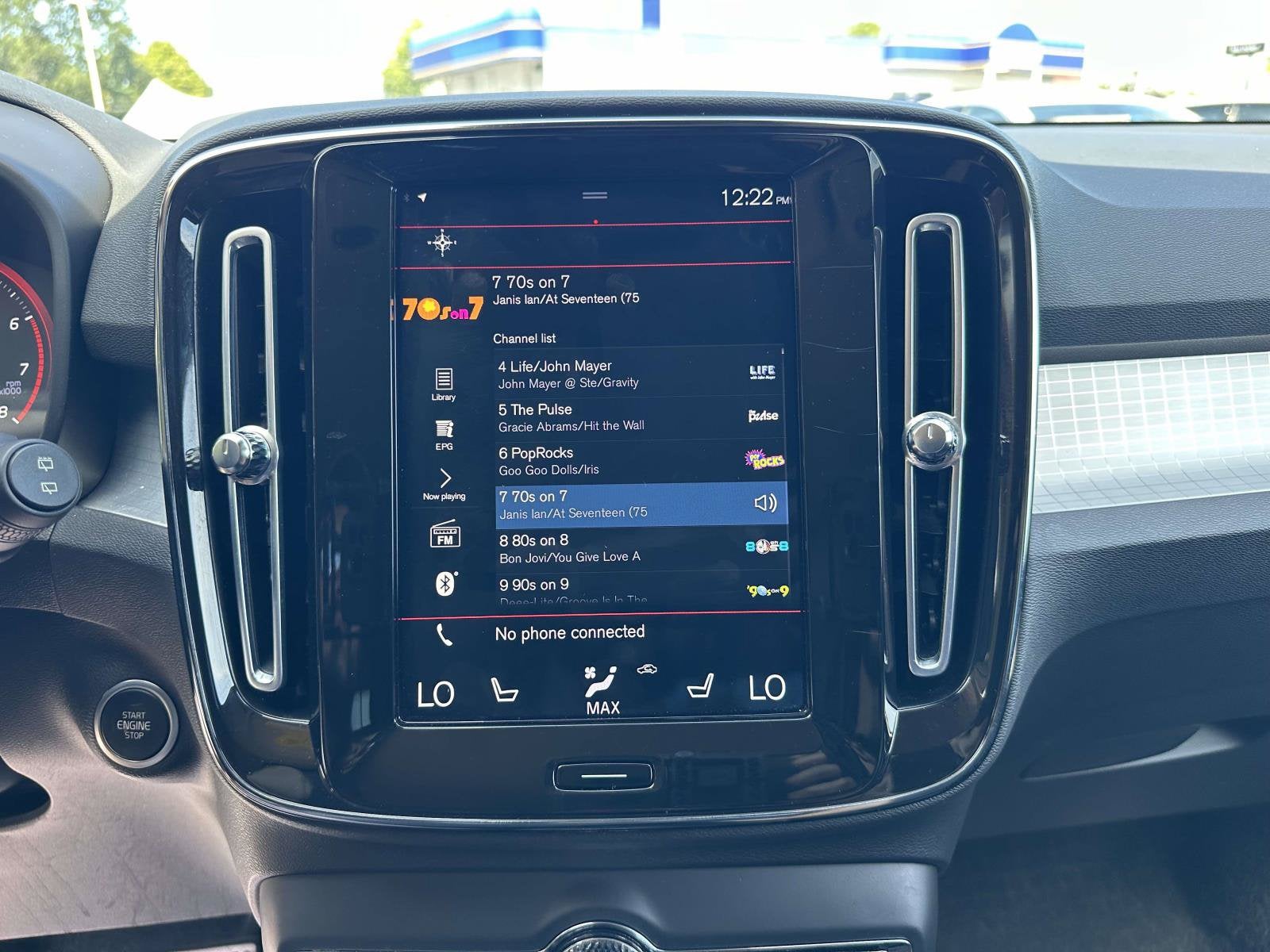 2022 Volvo XC40 Momentum