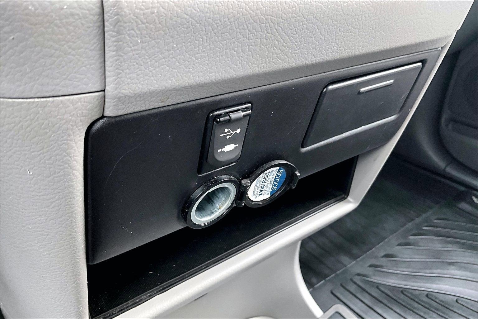 2017 Toyota Sienna LE Auto Access Seat